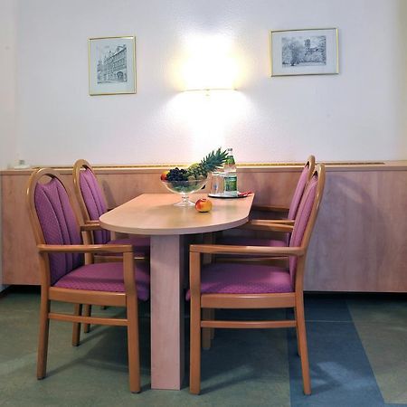 Hotel Gruener Baum Pommersfelden Extérieur photo