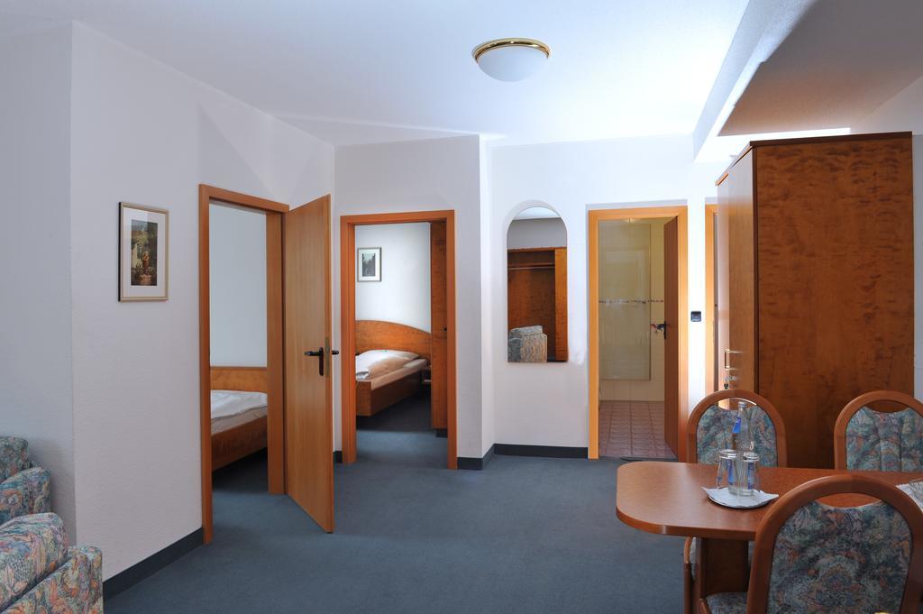 Hotel Gruener Baum Pommersfelden Extérieur photo