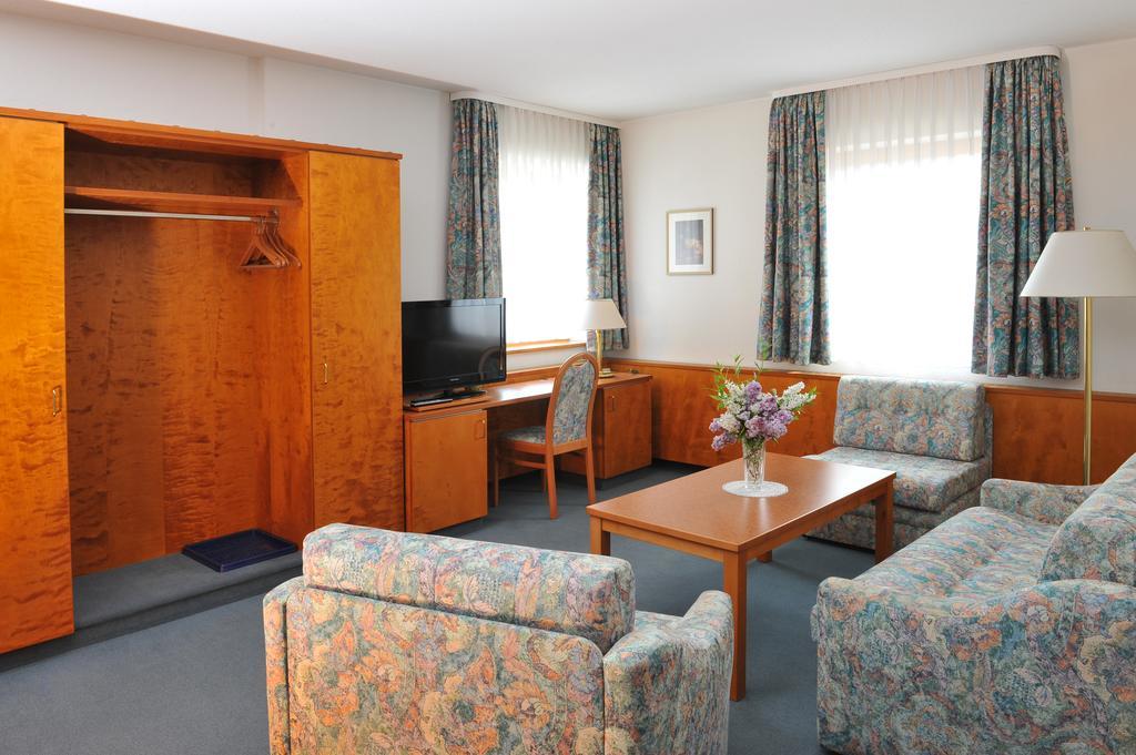Hotel Gruener Baum Pommersfelden Extérieur photo