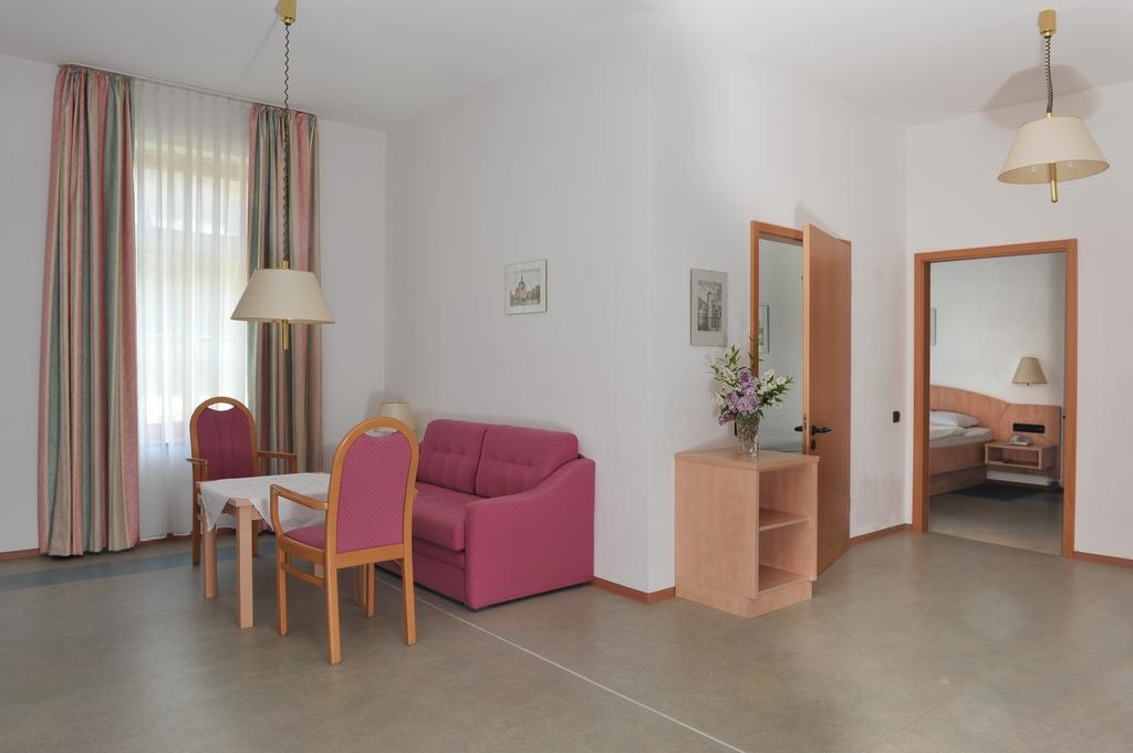 Hotel Gruener Baum Pommersfelden Extérieur photo