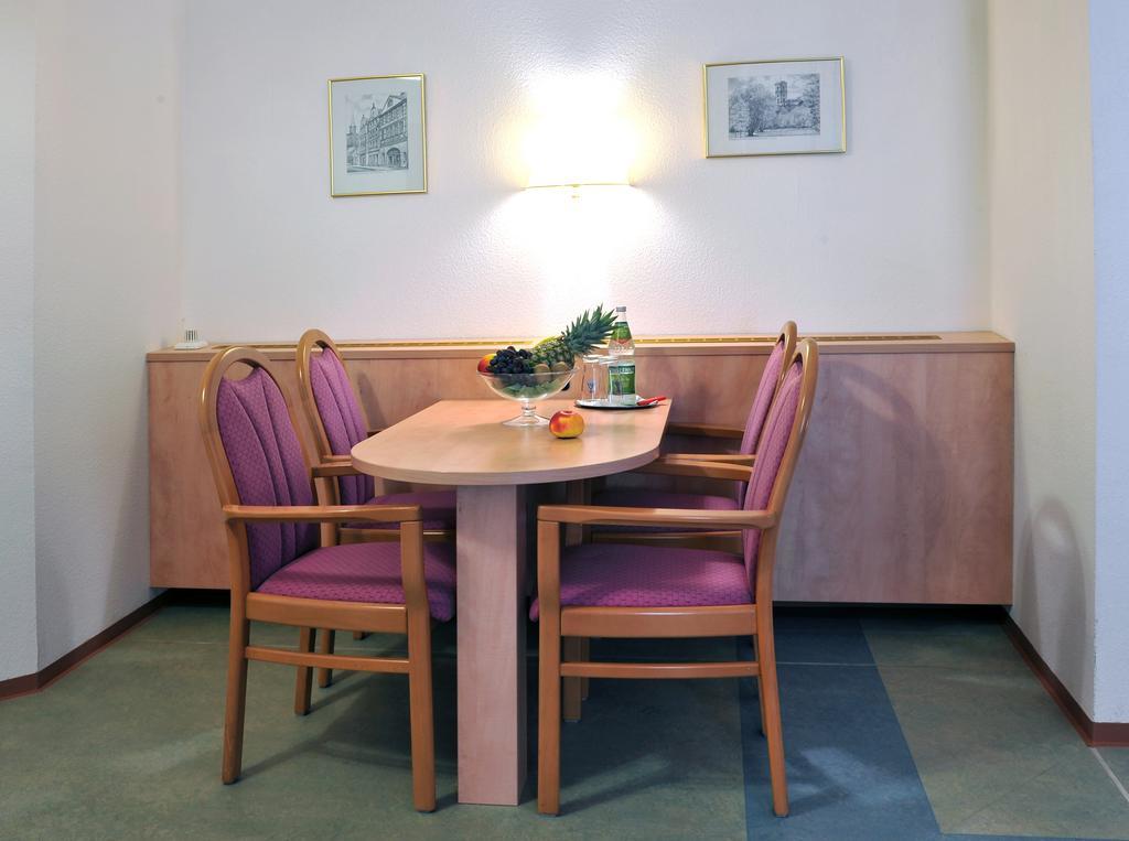 Hotel Gruener Baum Pommersfelden Extérieur photo