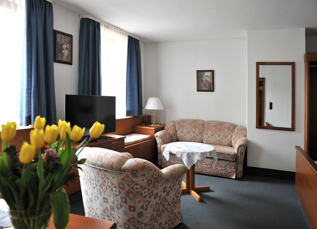 Hotel Gruener Baum Pommersfelden Extérieur photo