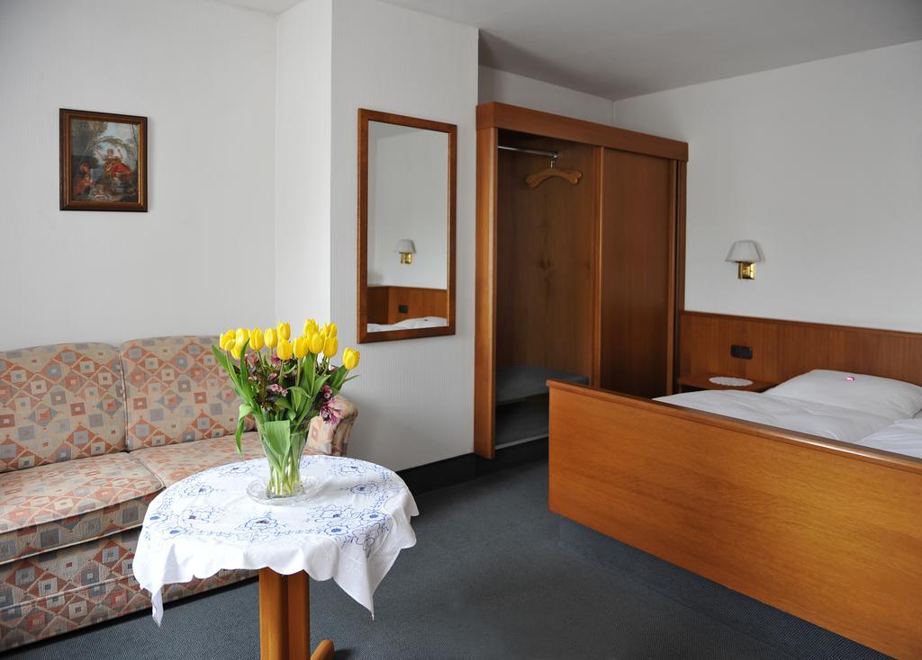 Hotel Gruener Baum Pommersfelden Extérieur photo