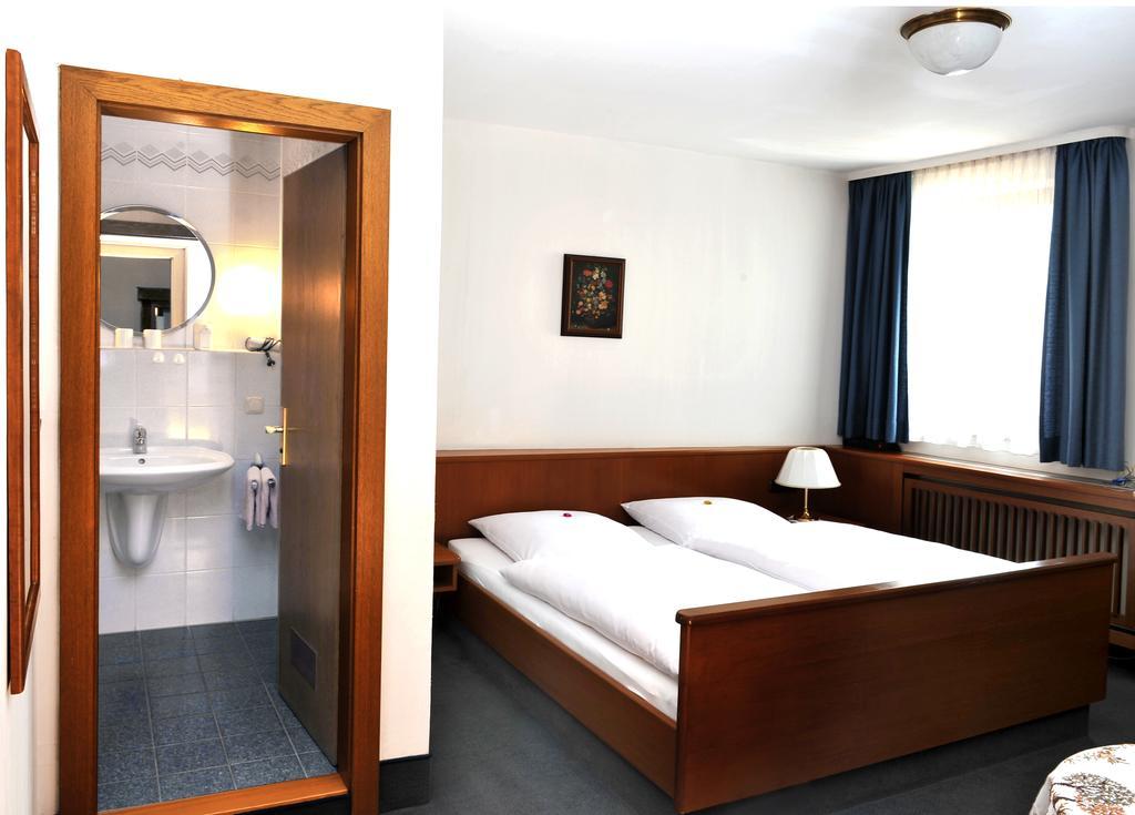 Hotel Gruener Baum Pommersfelden Extérieur photo