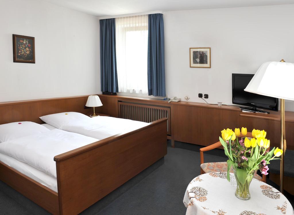 Hotel Gruener Baum Pommersfelden Extérieur photo