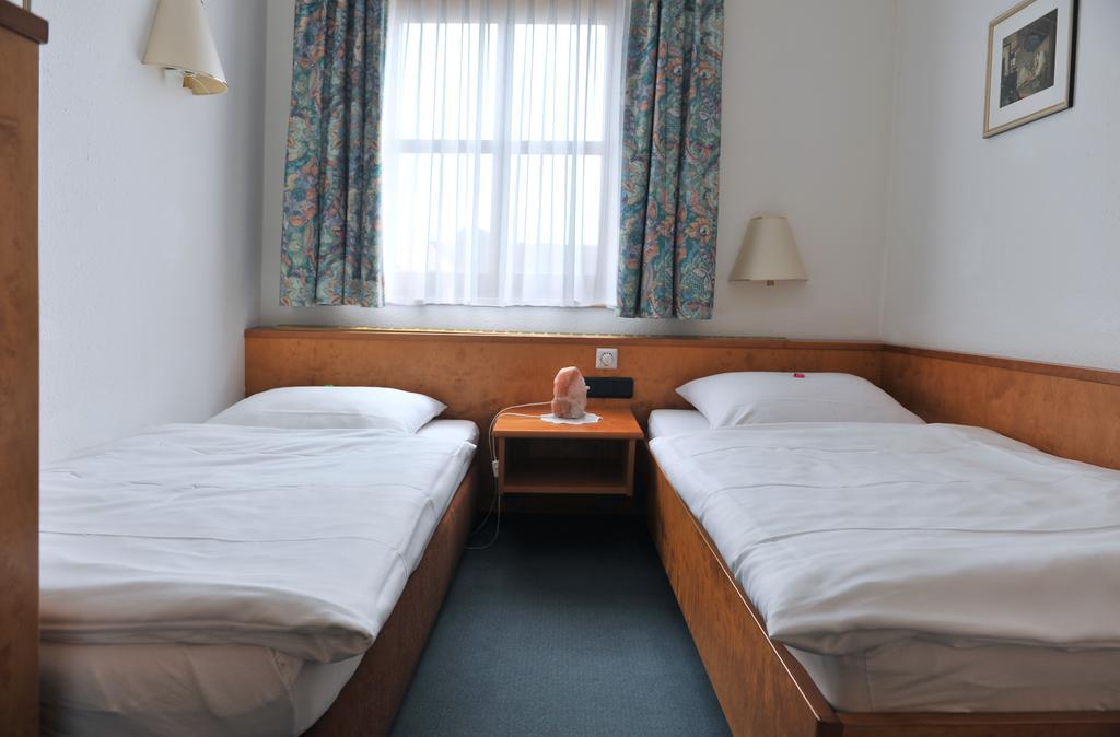 Hotel Gruener Baum Pommersfelden Extérieur photo